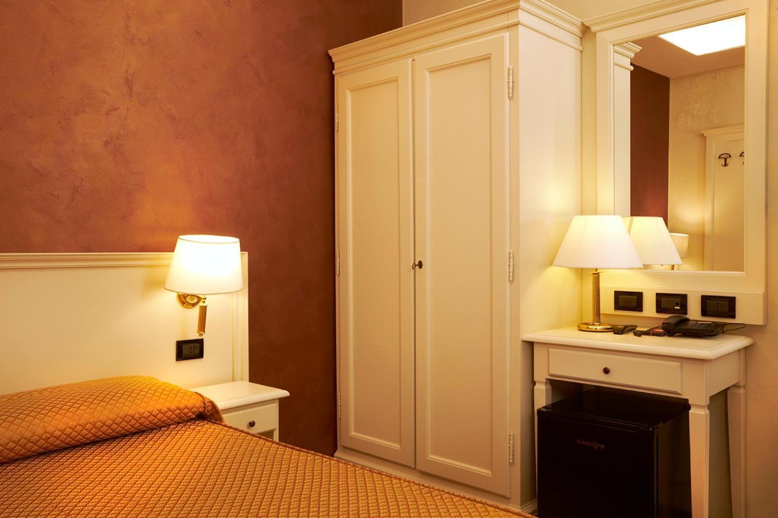 Double Room,1537891294:JPEG